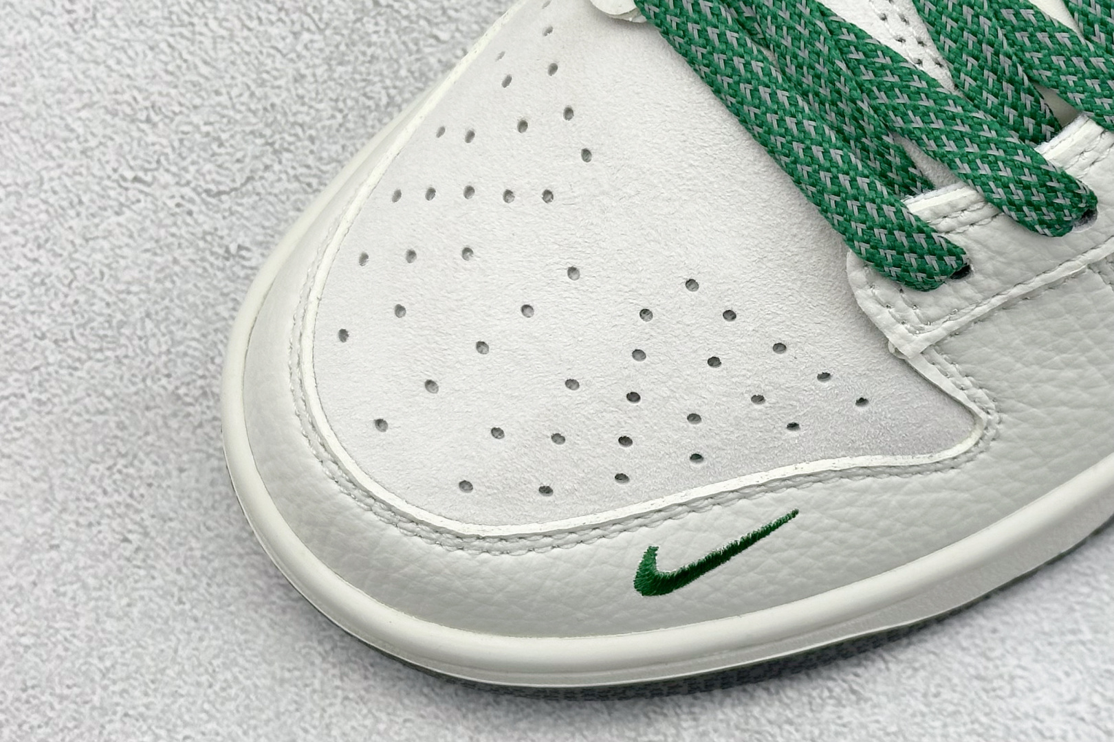  
Nike SB Dunk Low x The North Face 白绿三小钩
纯原大厂出品 极力推