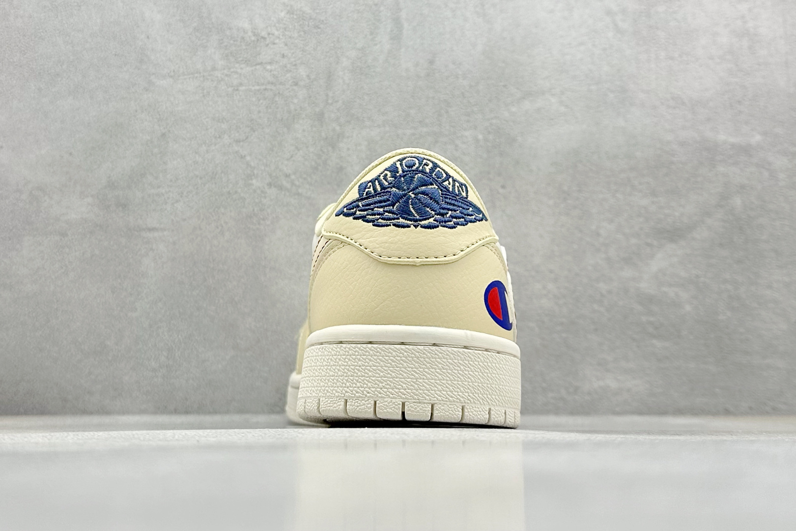 Fragment x Travis Scott x 冠军
Air Jordan 1 Low 三方联名