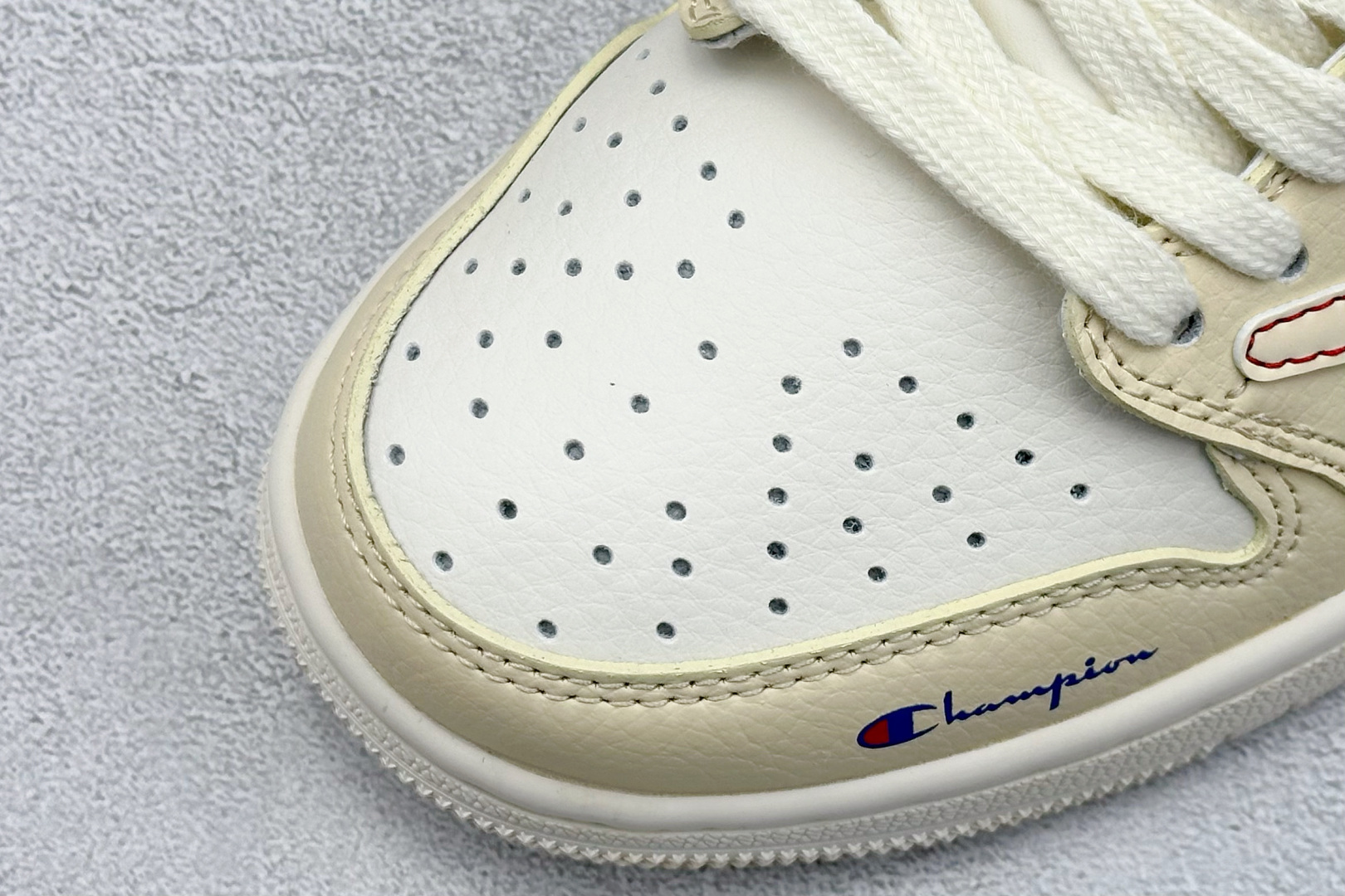 Fragment x Travis Scott x 冠军
Air Jordan 1 Low 三方联名