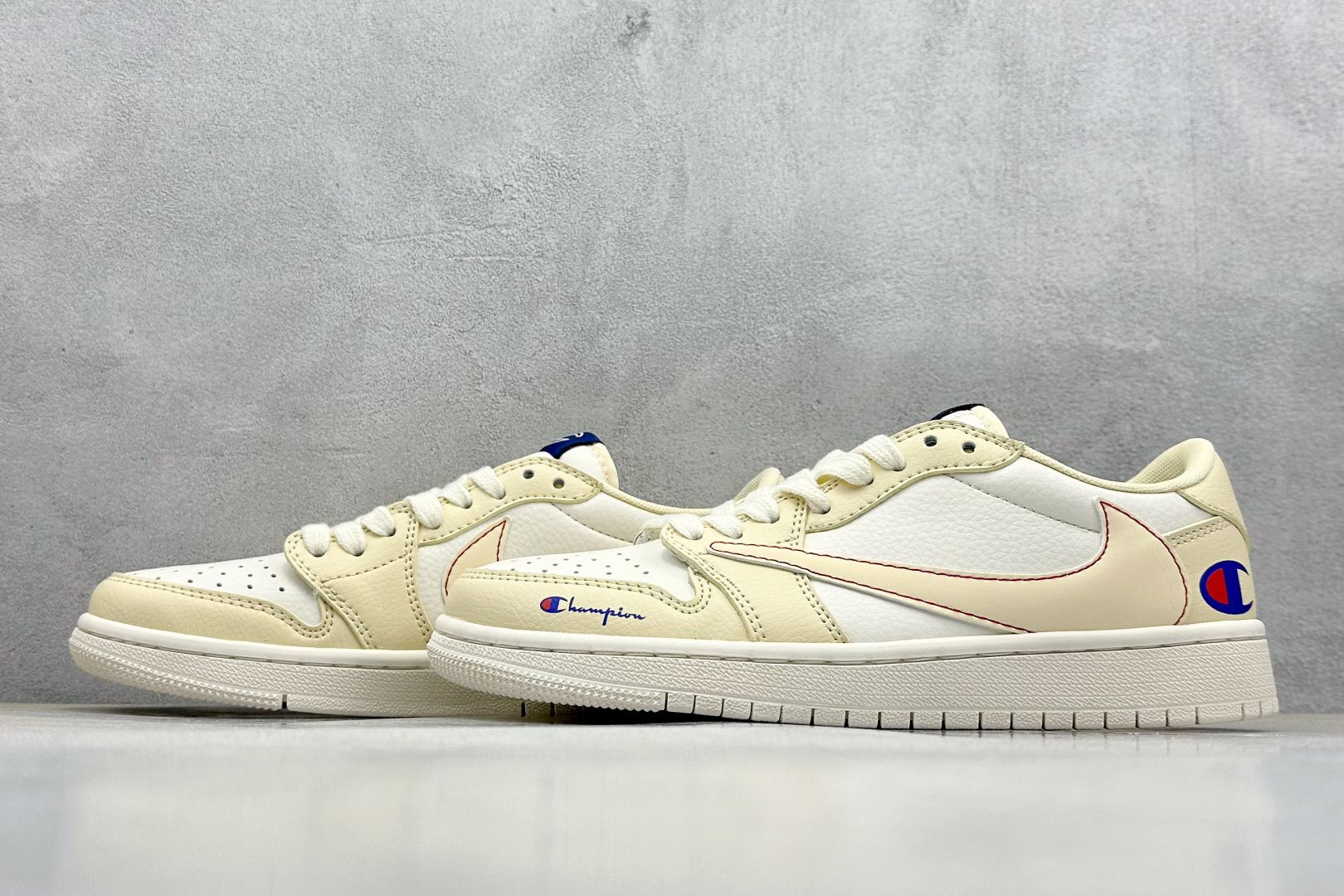 Fragment x Travis Scott x 冠军
Air Jordan 1 Low 三方联名
