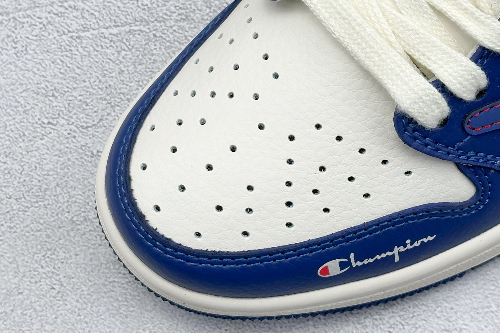 Fragment x Travis Scott x 冠军
Air Jordan 1 Low 三方联名