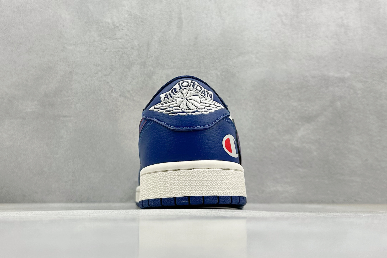 Fragment x Travis Scott x 冠军
Air Jordan 1 Low 三方联名