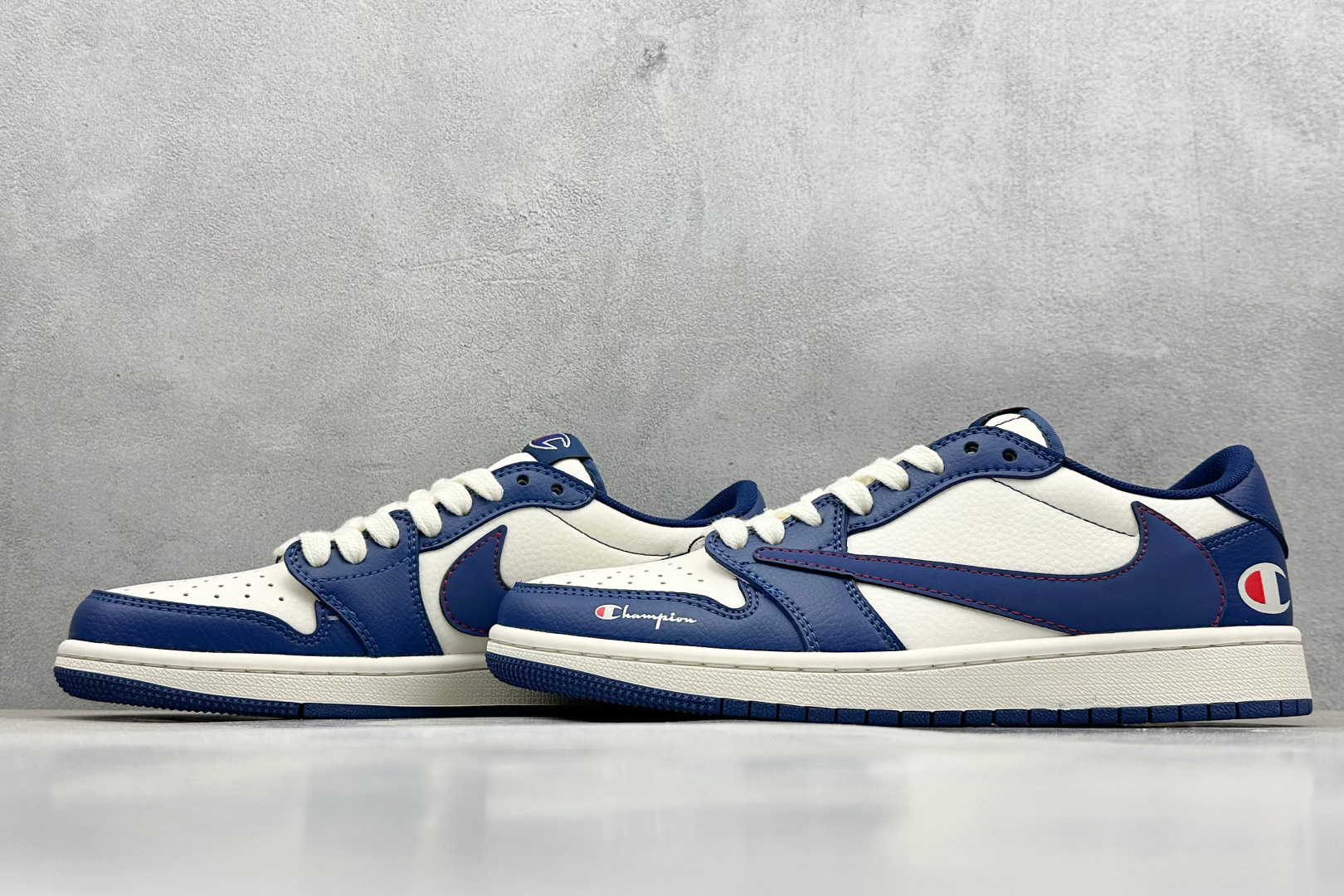 Fragment x Travis Scott x 冠军
Air Jordan 1 Low 三方联名
