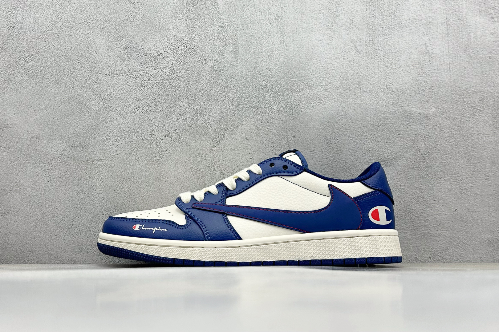 Fragment x Travis Scott x 冠军
Air Jordan 1 Low 三方联名