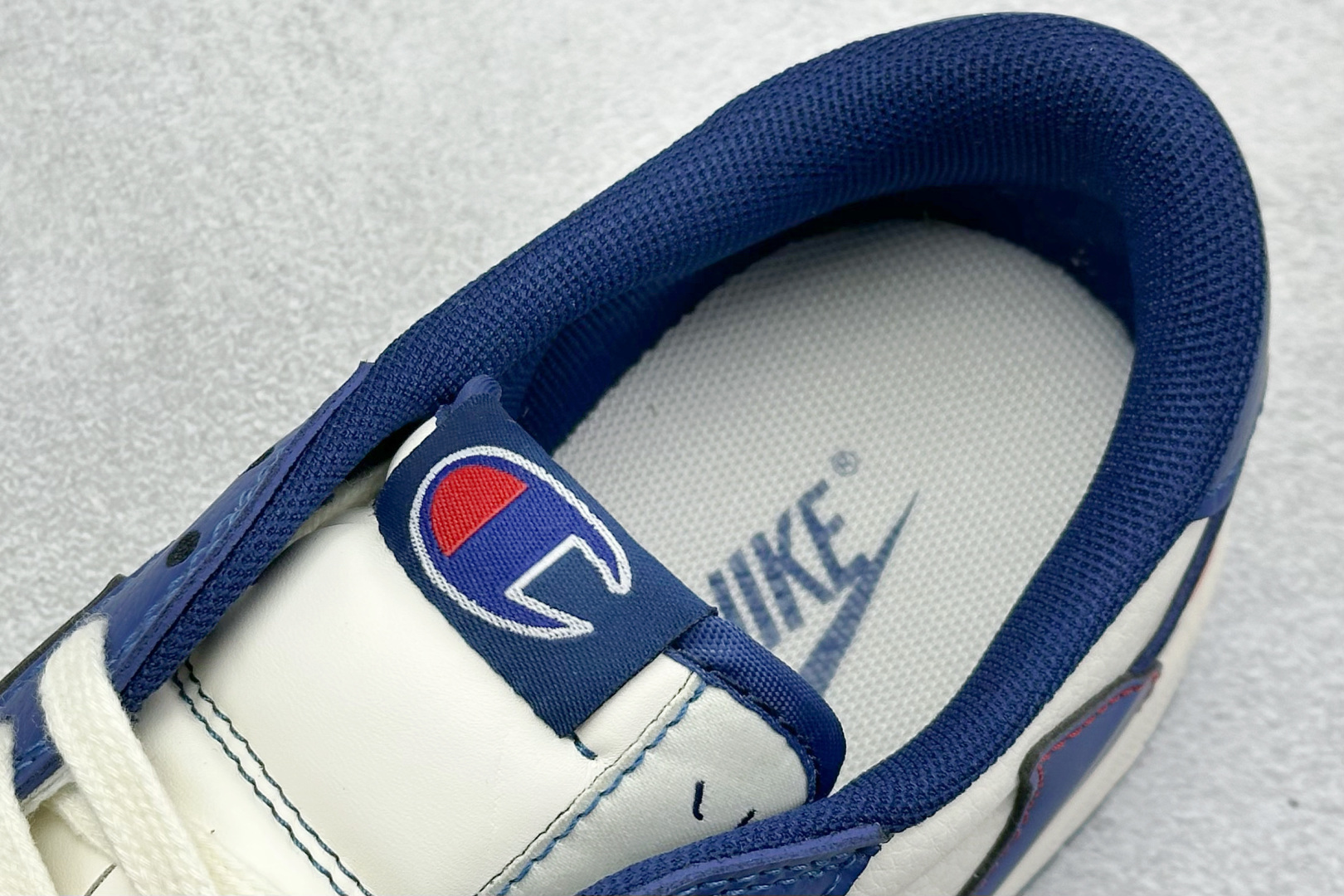 Fragment x Travis Scott x 冠军
Air Jordan 1 Low 三方联名