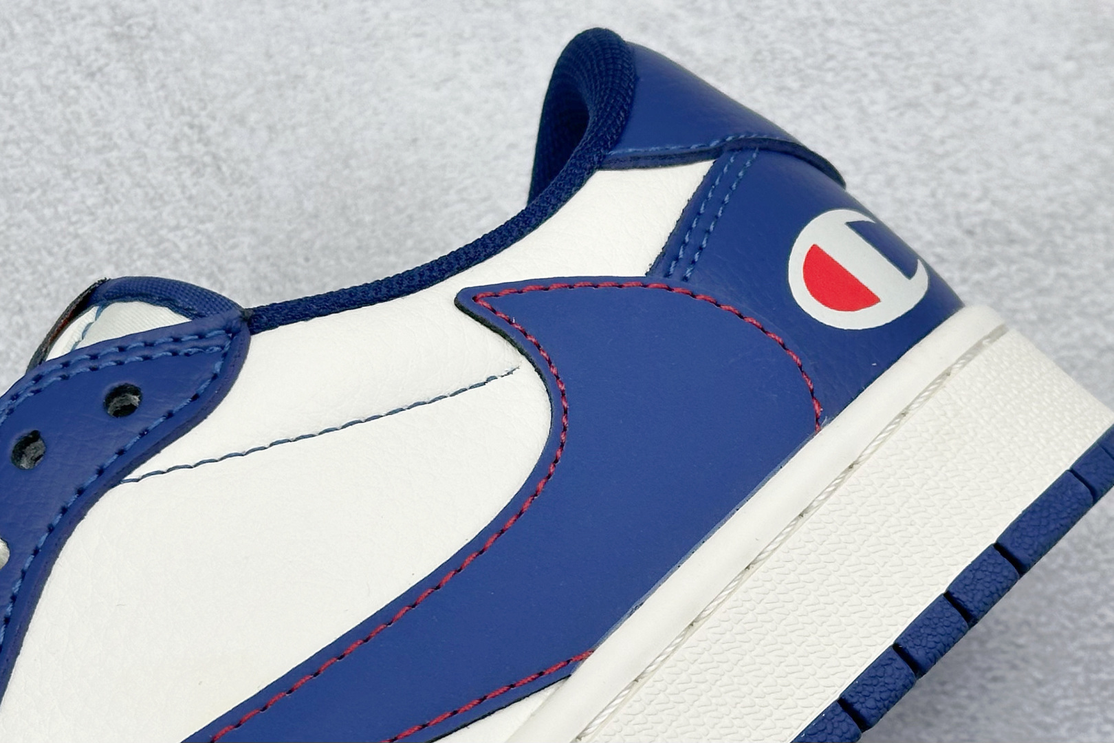Fragment x Travis Scott x 冠军
Air Jordan 1 Low 三方联名
