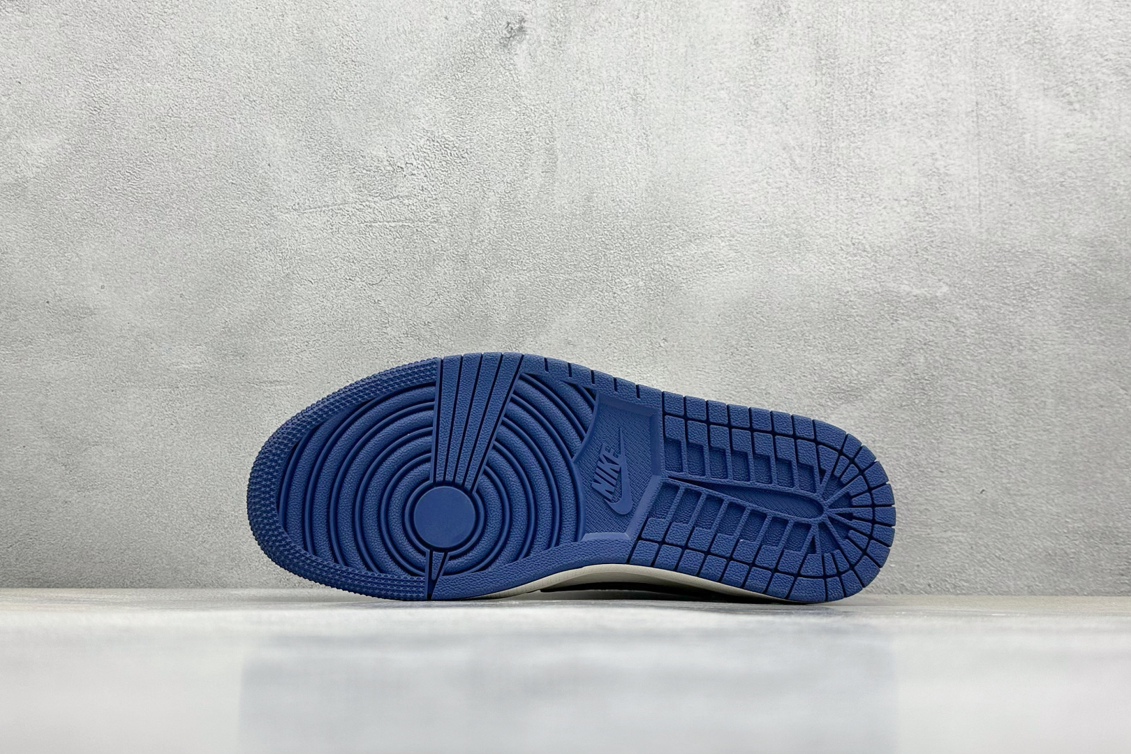 Fragment x Travis Scott x 冠军
Air Jordan 1 Low 三方联名