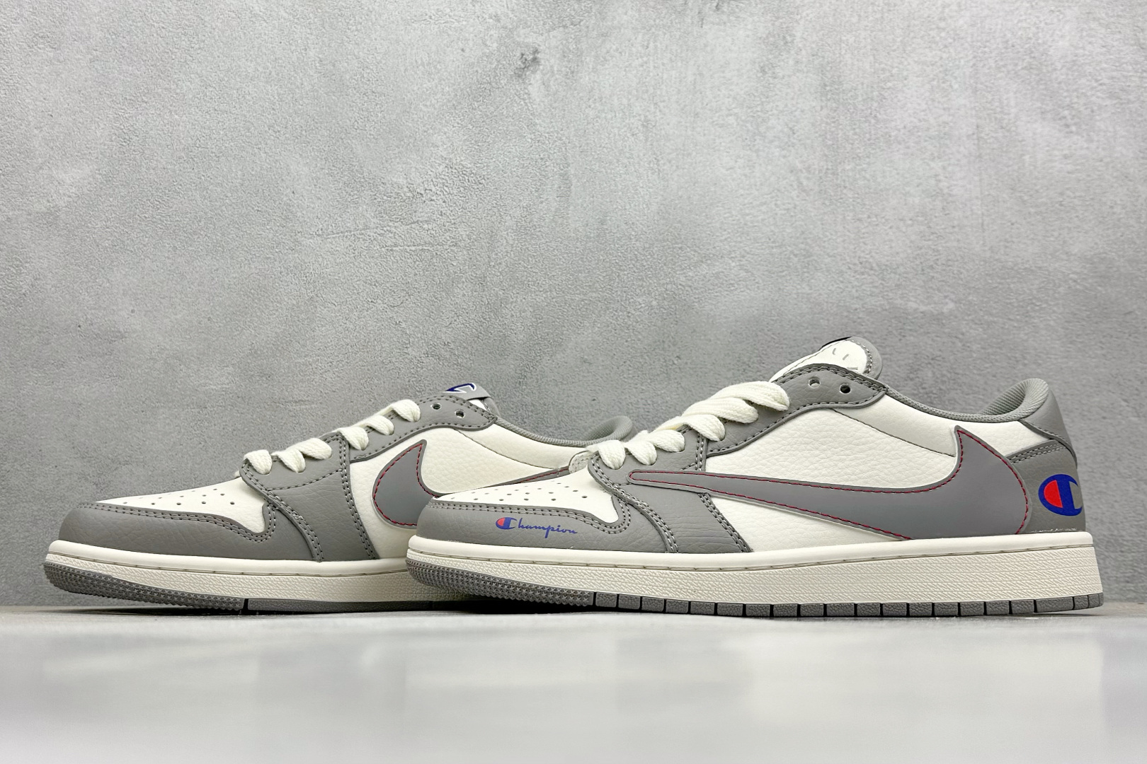 Fragment x Travis Scott x 冠军
Air Jordan 1 Low 三方联名