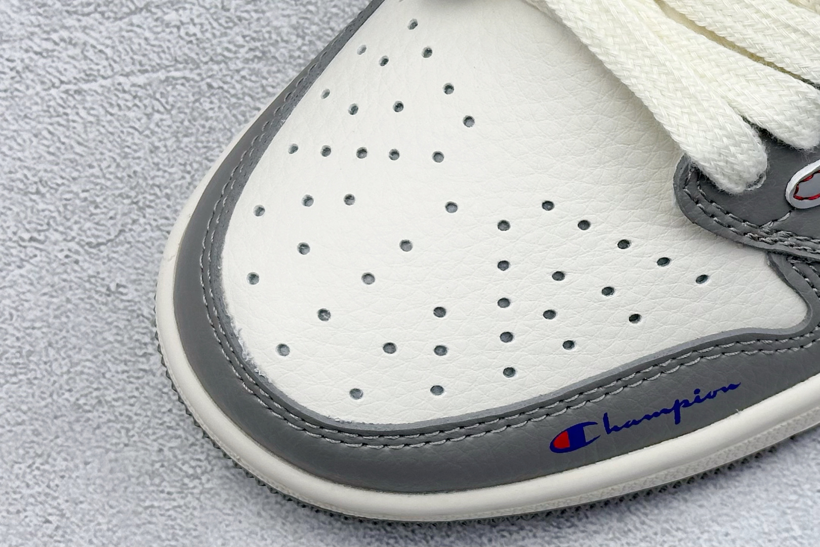 Fragment x Travis Scott x 冠军
Air Jordan 1 Low 三方联名