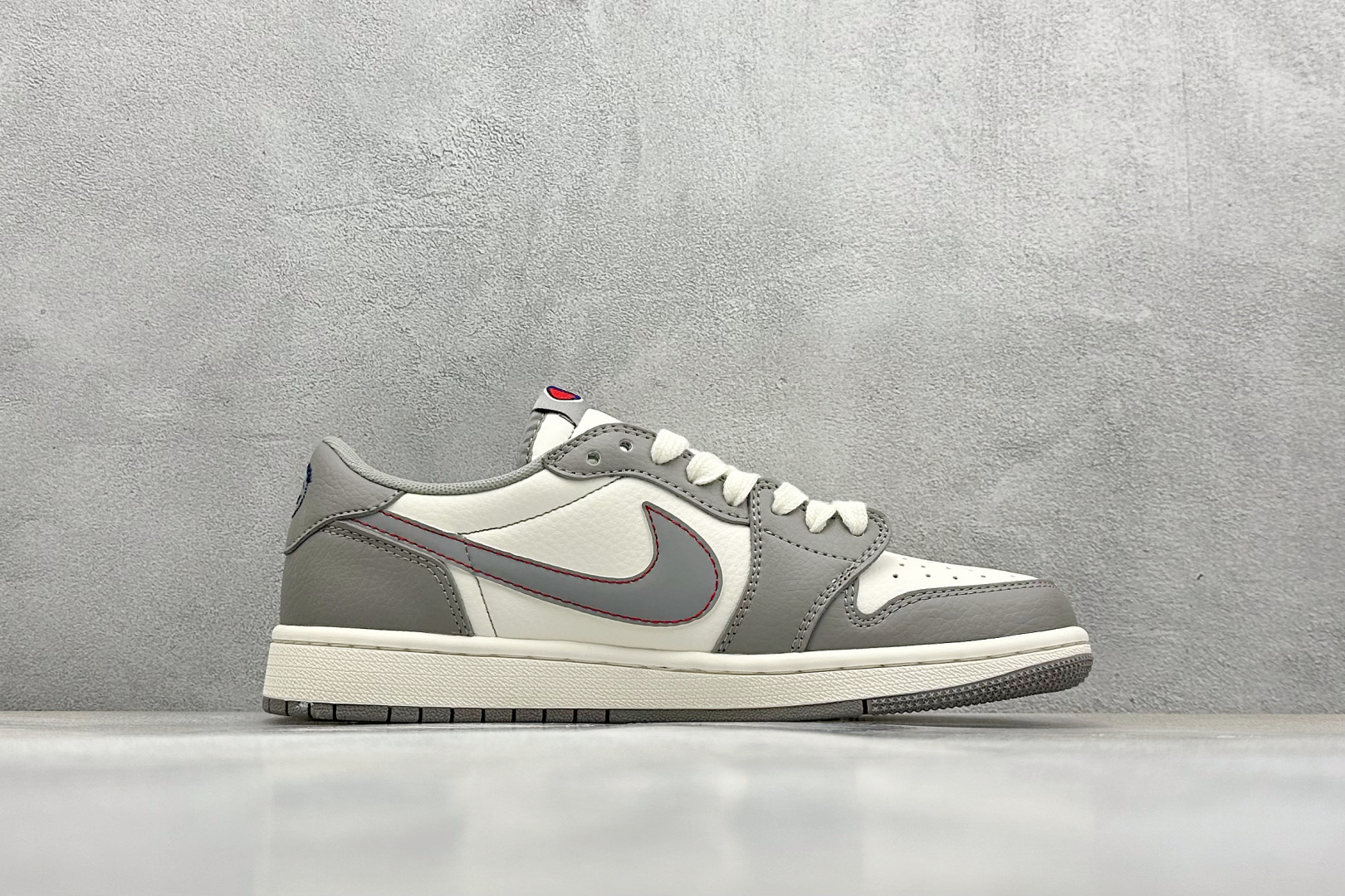 Fragment x Travis Scott x 冠军
Air Jordan 1 Low 三方联名