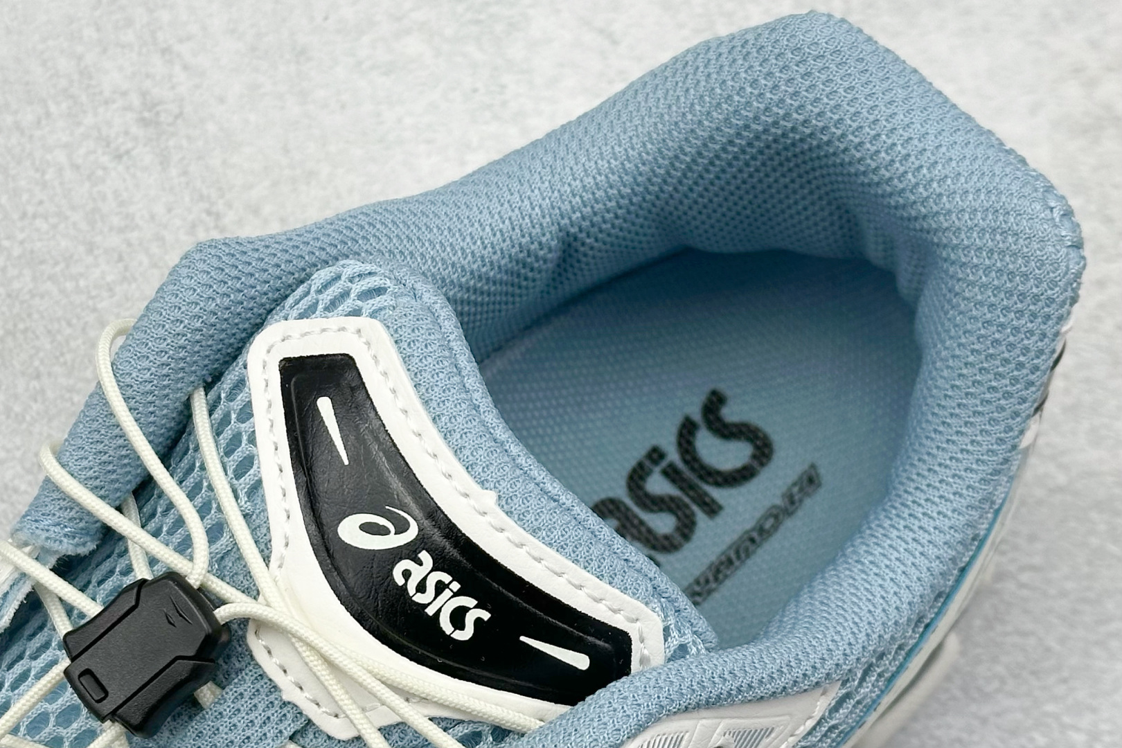  
GW Asics Gel-Kayano 14 亚瑟士运动休闲透气专业跑鞋 
采用工程弹性双层再生针织