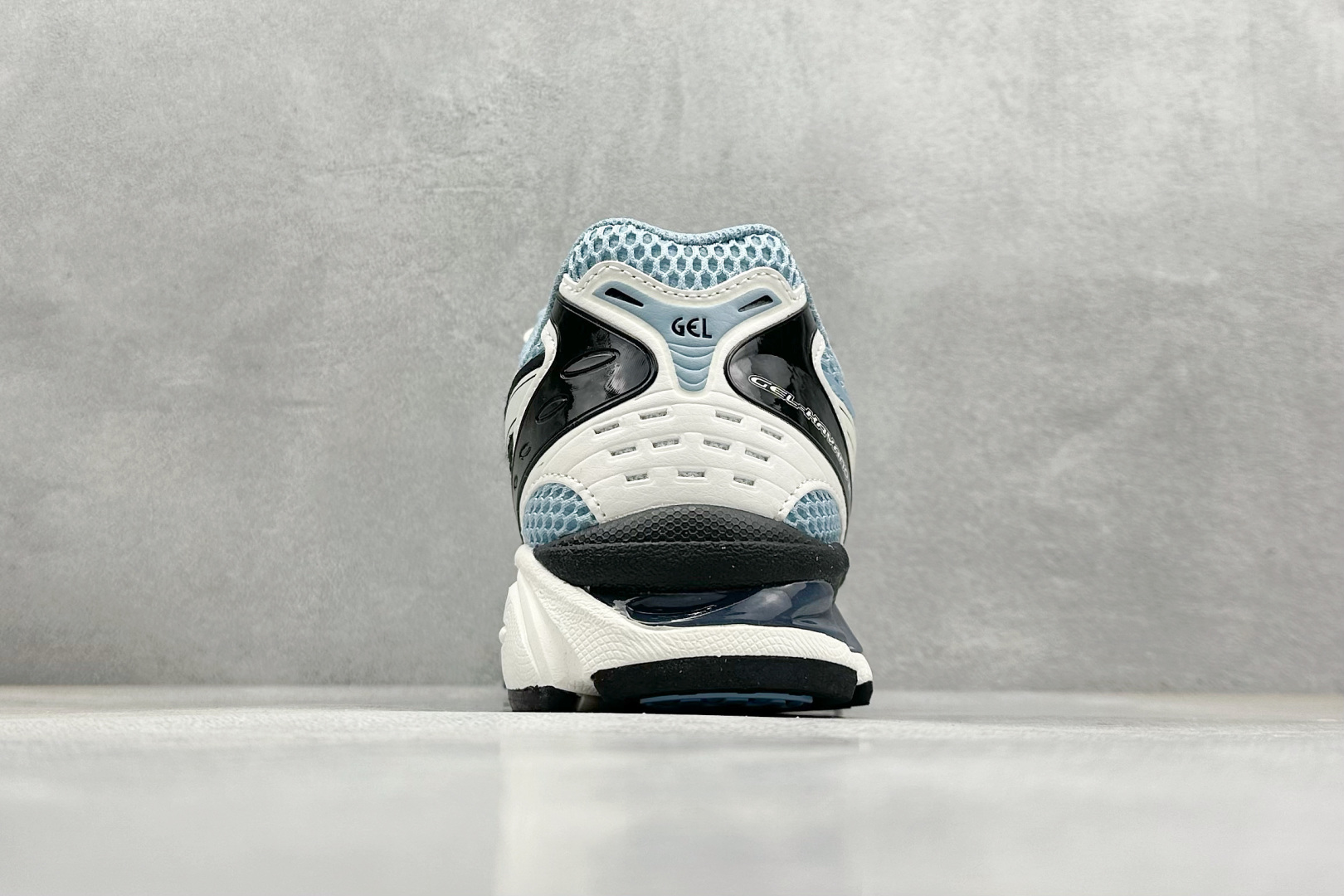  
GW Asics Gel-Kayano 14 亚瑟士运动休闲透气专业跑鞋 
采用工程弹性双层再生针织