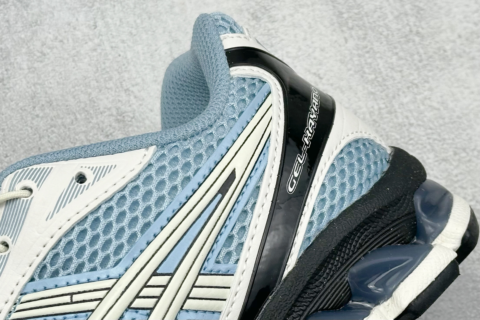  
GW Asics Gel-Kayano 14 亚瑟士运动休闲透气专业跑鞋 
采用工程弹性双层再生针织