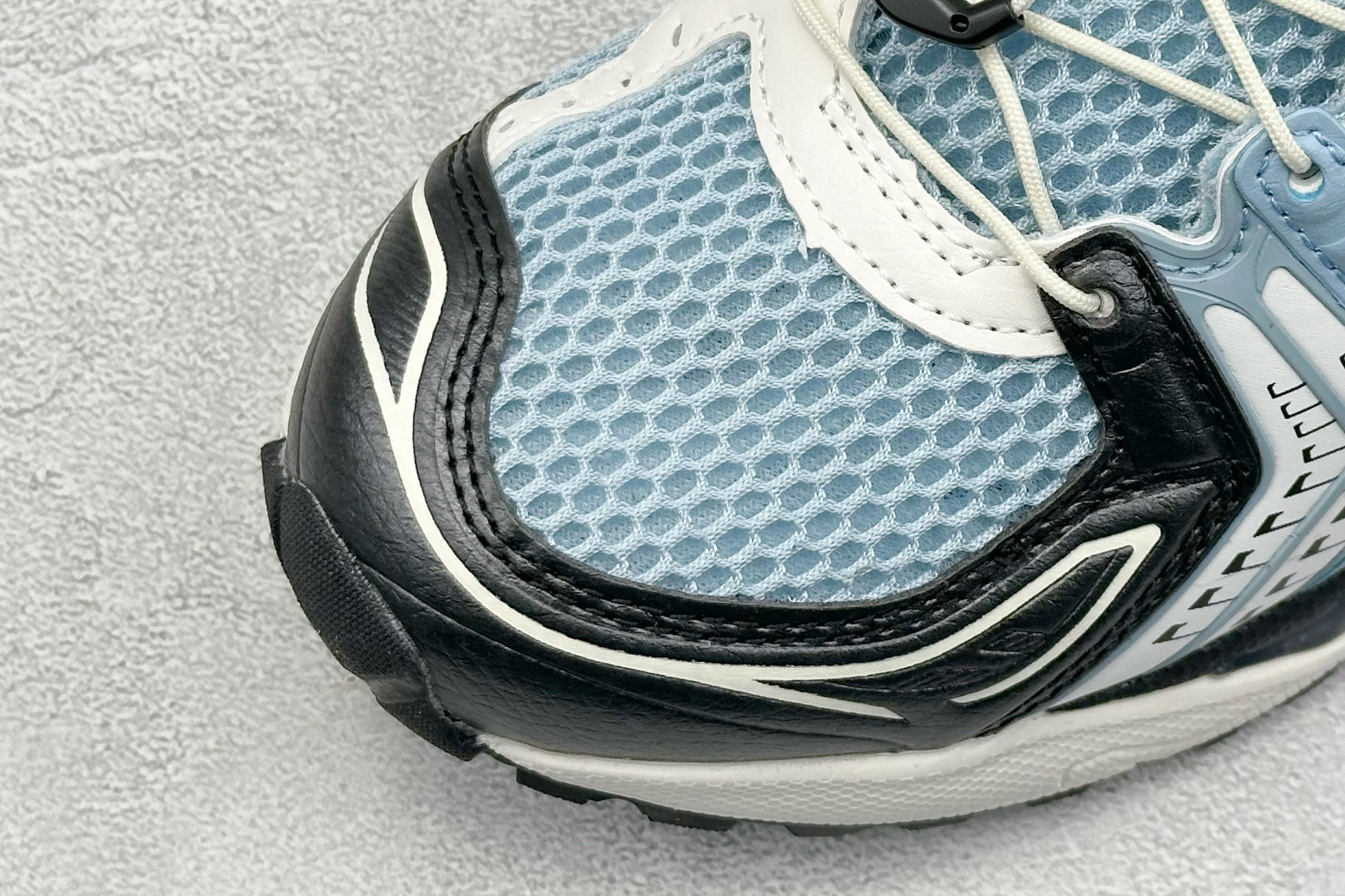  
GW Asics Gel-Kayano 14 亚瑟士运动休闲透气专业跑鞋 
采用工程弹性双层再生针织