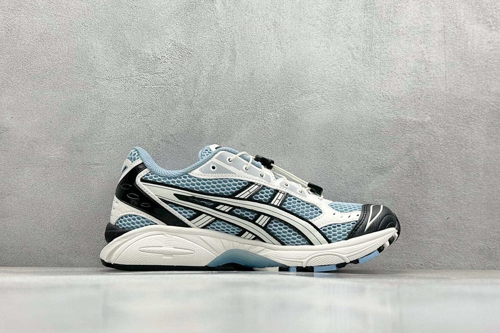  
GW Asics Gel-Kayano 14 亚瑟士运动休闲透气专业跑鞋 
采用工程弹性双层再生针织
