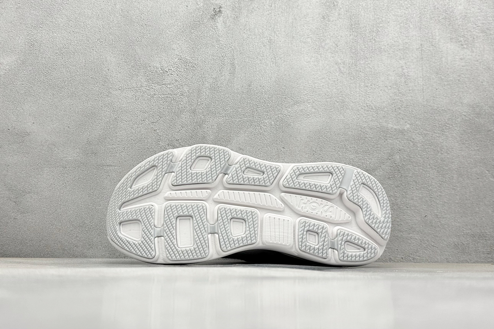  
W版 HOKA ONE ONE Bondi 9 机能缓震跑鞋
#鞋面部分采用工程网眼面料，可以确保