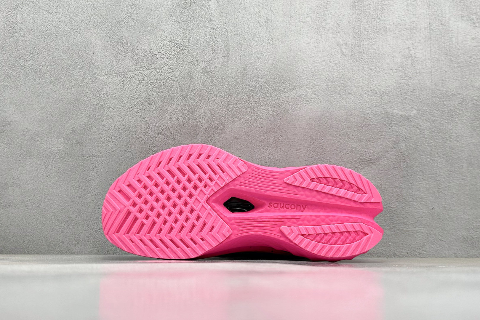  
Saucony 索康尼ENDORPHIN Pro 啡速4代 运动跑鞋 
性能相比前几代再升级：鞋面采