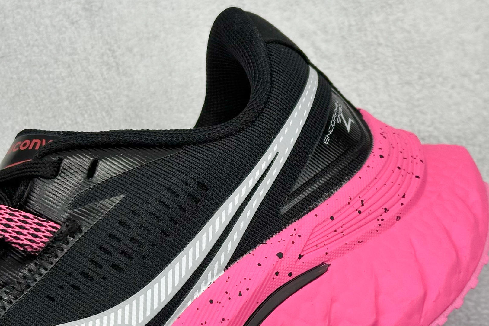  
Saucony 索康尼ENDORPHIN Pro 啡速4代 运动跑鞋 
性能相比前几代再升级：鞋面采