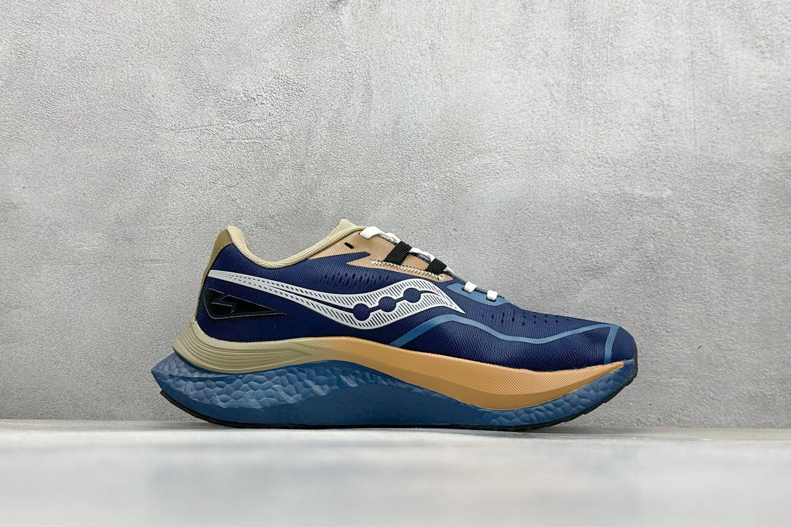  
Saucony 索康尼ENDORPHIN Pro 啡速4代 运动跑鞋 
性能相比前几代再升级：鞋面采