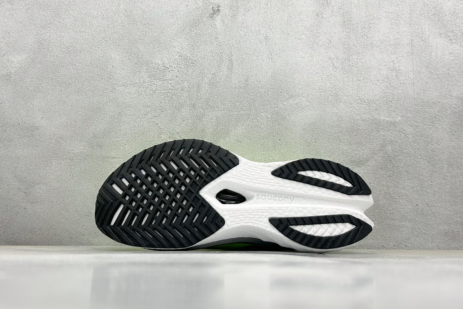  
Saucony 索康尼ENDORPHIN Pro 啡速4代 运动跑鞋 
性能相比前几代再升级：鞋面采