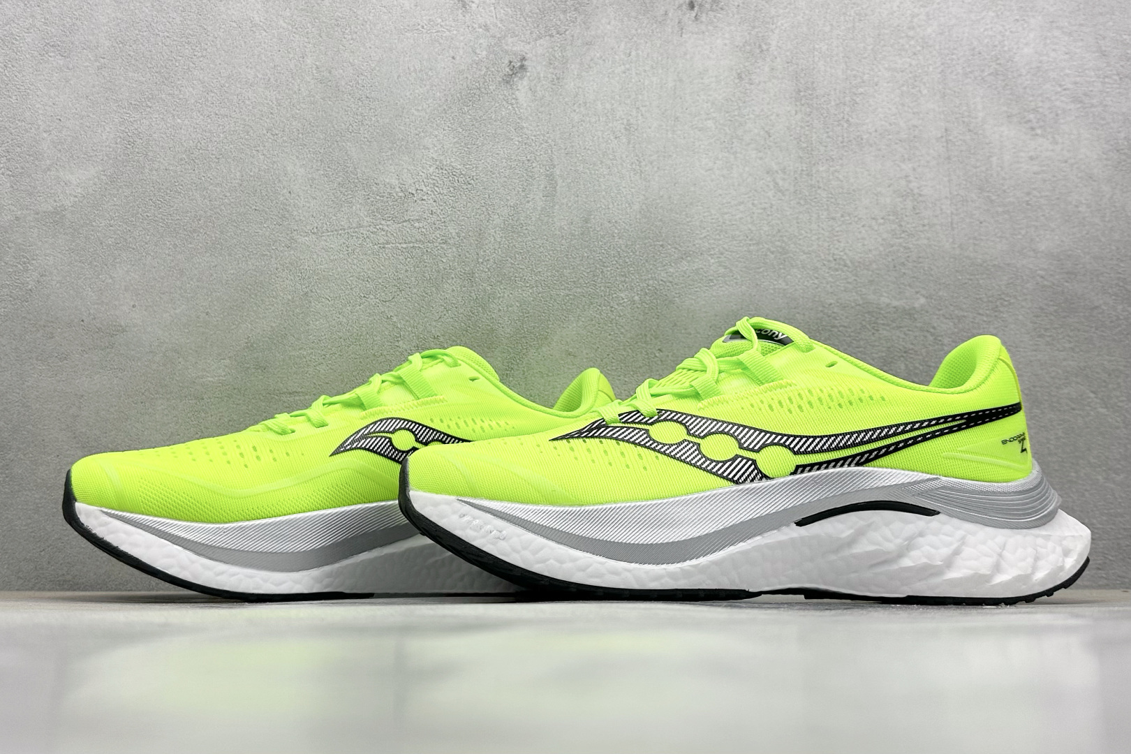  
Saucony 索康尼ENDORPHIN Pro 啡速4代 运动跑鞋 
性能相比前几代再升级：鞋面采