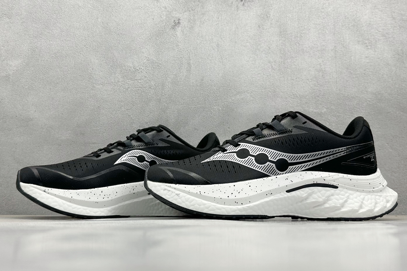  
Saucony 索康尼ENDORPHIN Pro 啡速4代 运动跑鞋 
性能相比前几代再升级：鞋面采