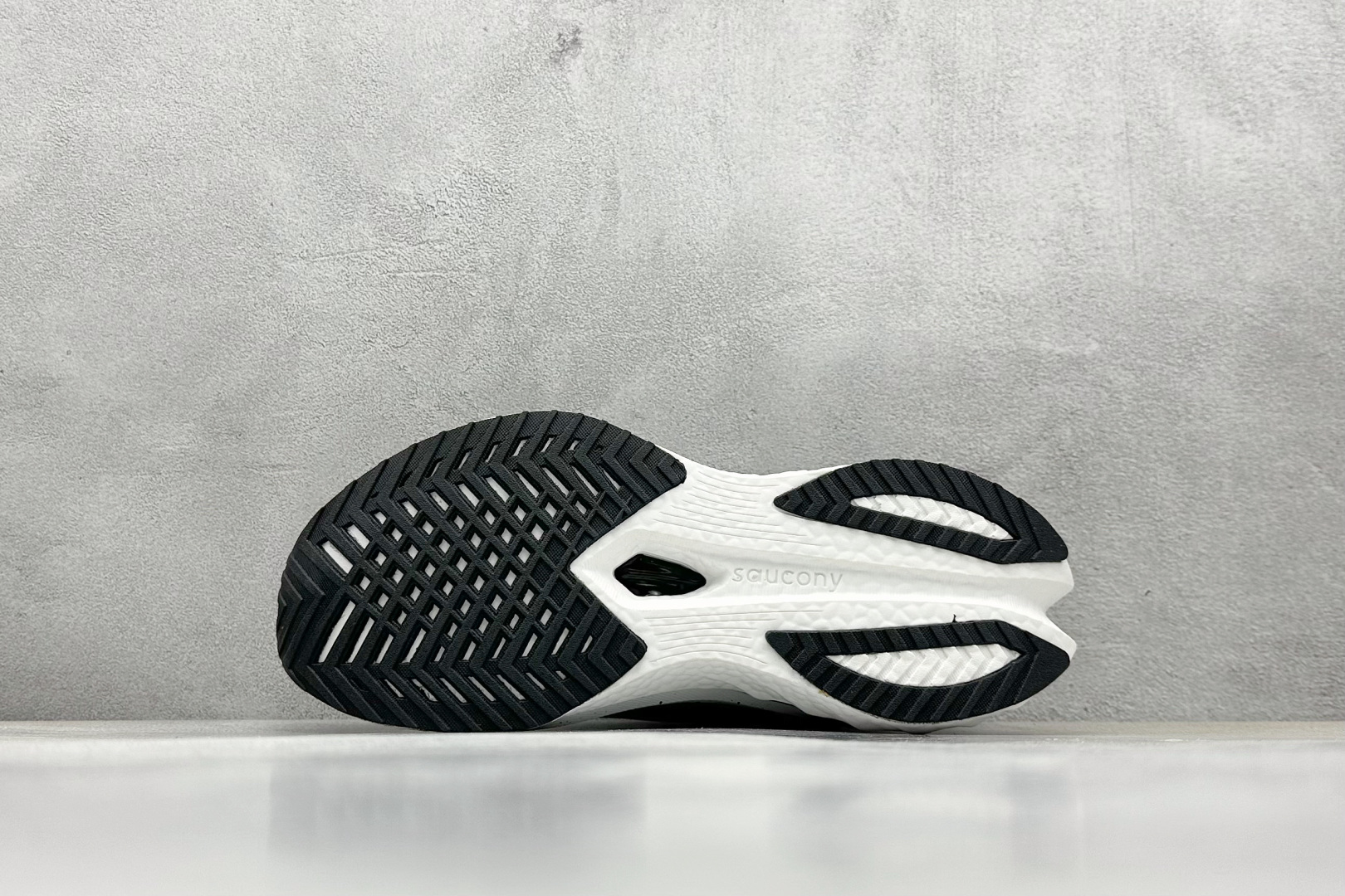  
Saucony 索康尼ENDORPHIN Pro 啡速4代 运动跑鞋 
性能相比前几代再升级：鞋面采
