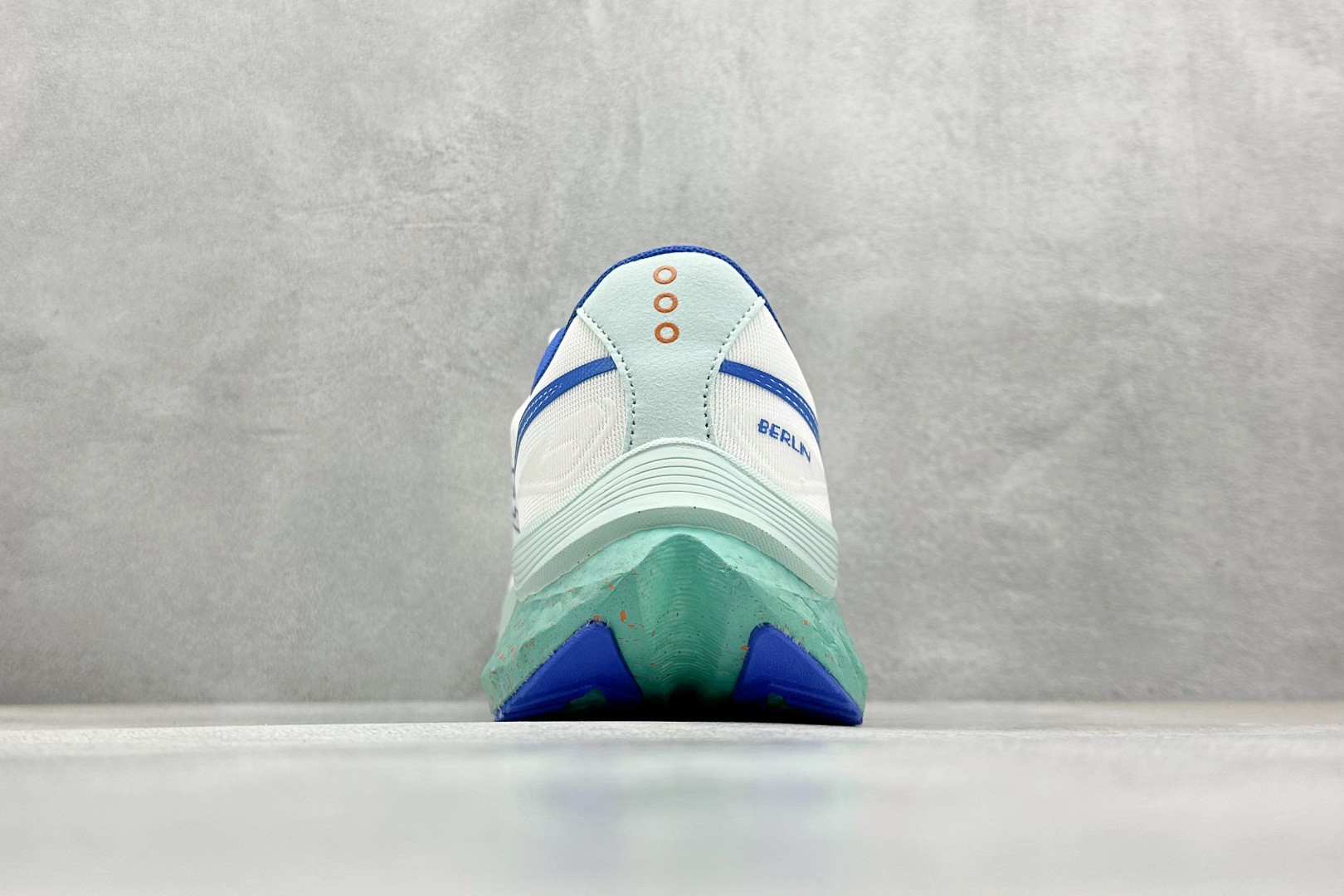 
Saucony 索康尼ENDORPHIN Pro 啡速4代 运动跑鞋 
性能相比前几代再升级：鞋面采