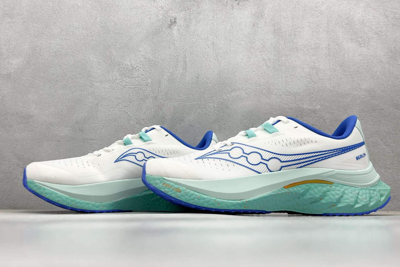  
Saucony 索康尼ENDORPHIN Pro 啡速4代 运动跑鞋 
性能相比前几代再升级：鞋面采