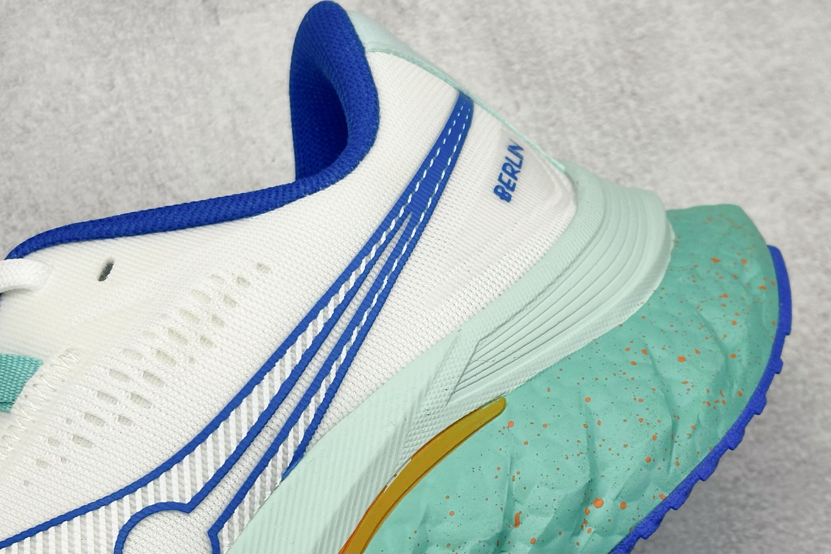  
Saucony 索康尼ENDORPHIN Pro 啡速4代 运动跑鞋 
性能相比前几代再升级：鞋面采