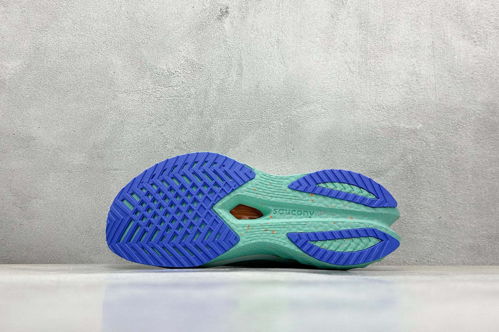  
Saucony 索康尼ENDORPHIN Pro 啡速4代 运动跑鞋 
性能相比前几代再升级：鞋面采