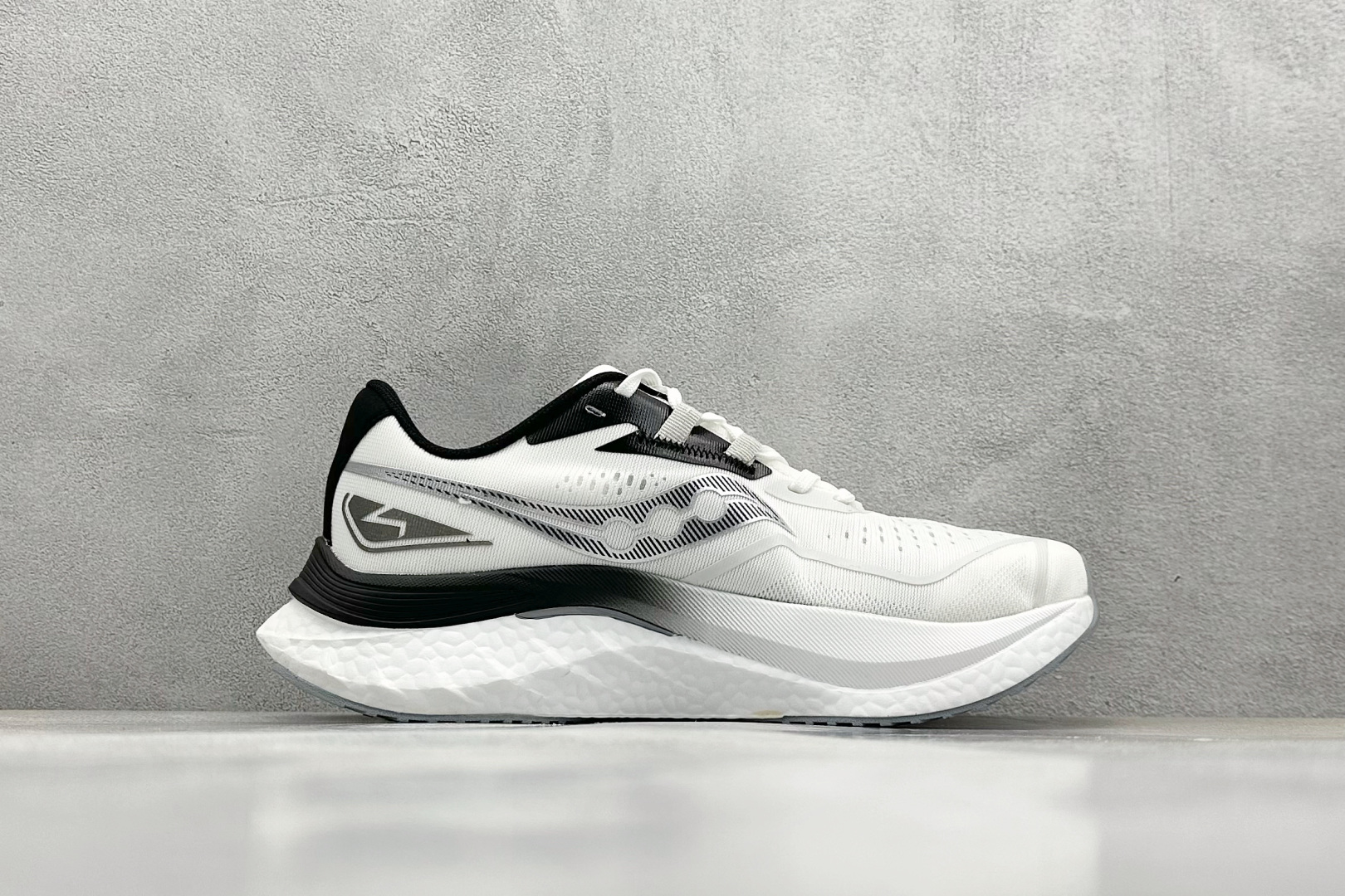  
Saucony 索康尼ENDORPHIN Pro 啡速4代 运动跑鞋 
性能相比前几代再升级：鞋面采