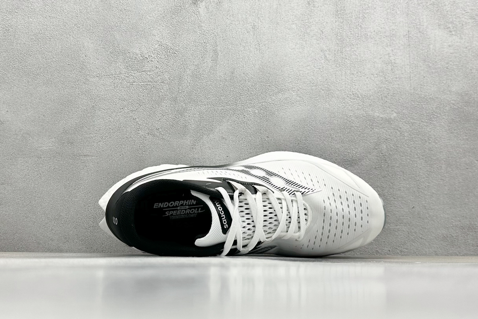  
Saucony 索康尼ENDORPHIN Pro 啡速4代 运动跑鞋 
性能相比前几代再升级：鞋面采