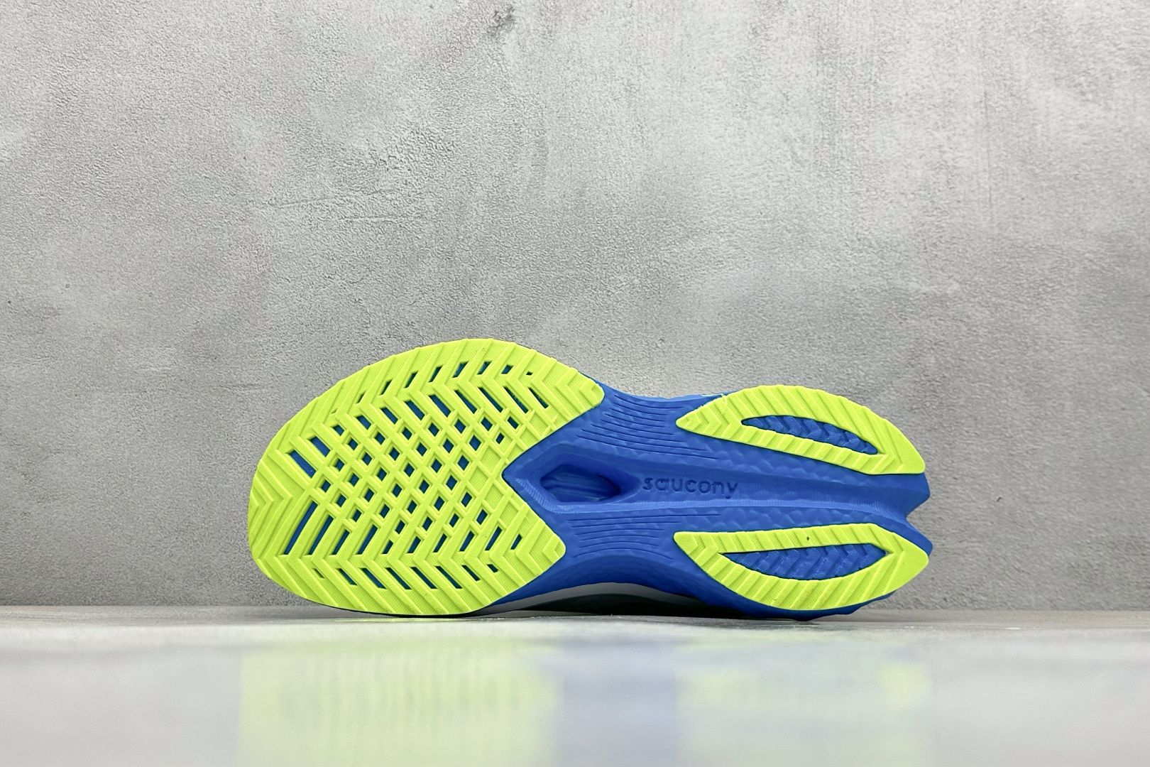  
Saucony 索康尼ENDORPHIN Pro 啡速4代 运动跑鞋 
性能相比前几代再升级：鞋面采