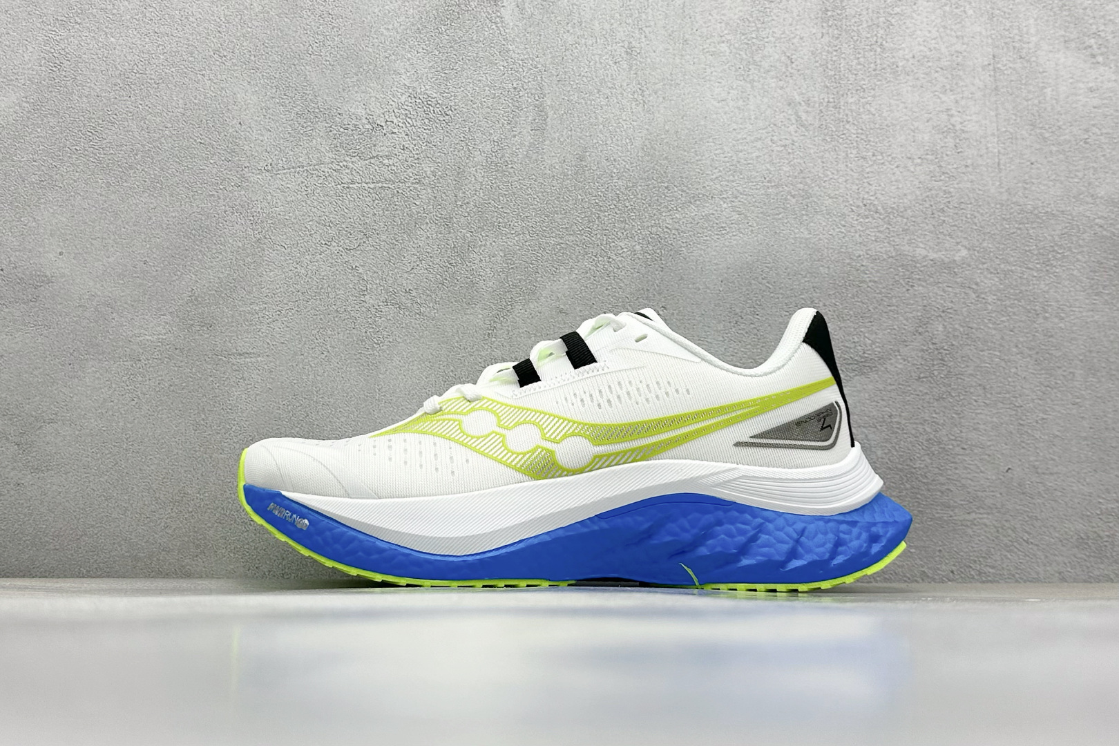  
Saucony 索康尼ENDORPHIN Pro 啡速4代 运动跑鞋 
性能相比前几代再升级：鞋面采