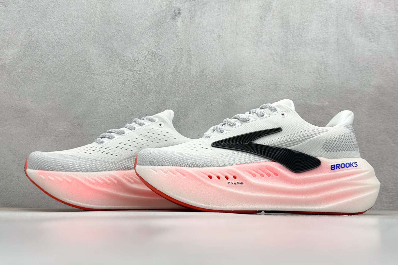  
Brooks 布鲁克斯 Glycerin Max
超弹轻盈跑步鞋 
低帮透气缓震支撑休闲运动慢跑鞋
