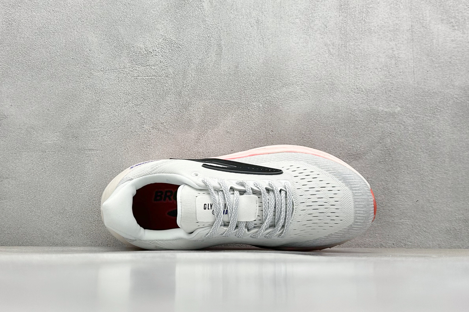 
Brooks 布鲁克斯 Glycerin Max
超弹轻盈跑步鞋 
低帮透气缓震支撑休闲运动慢跑鞋
