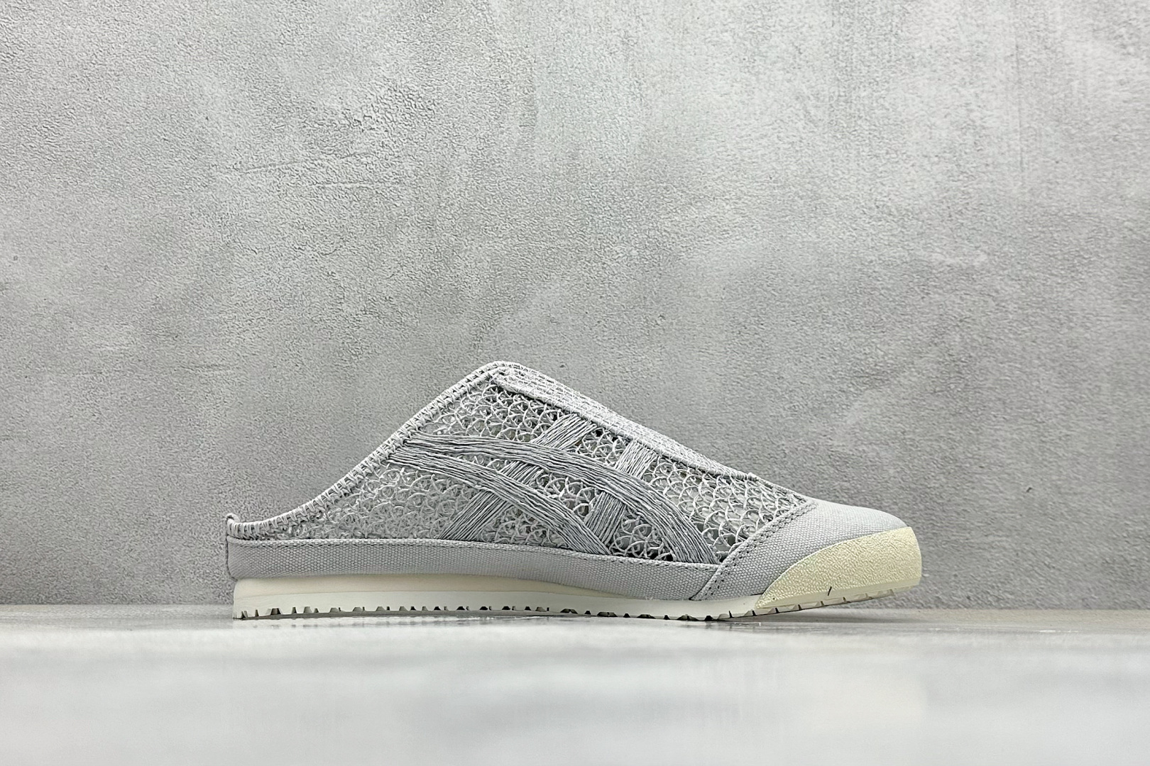  
Onitsuka Tiger  Mexico 66 Sabot
鬼冢虎半拖一脚蹬系列 
市面最为正确
