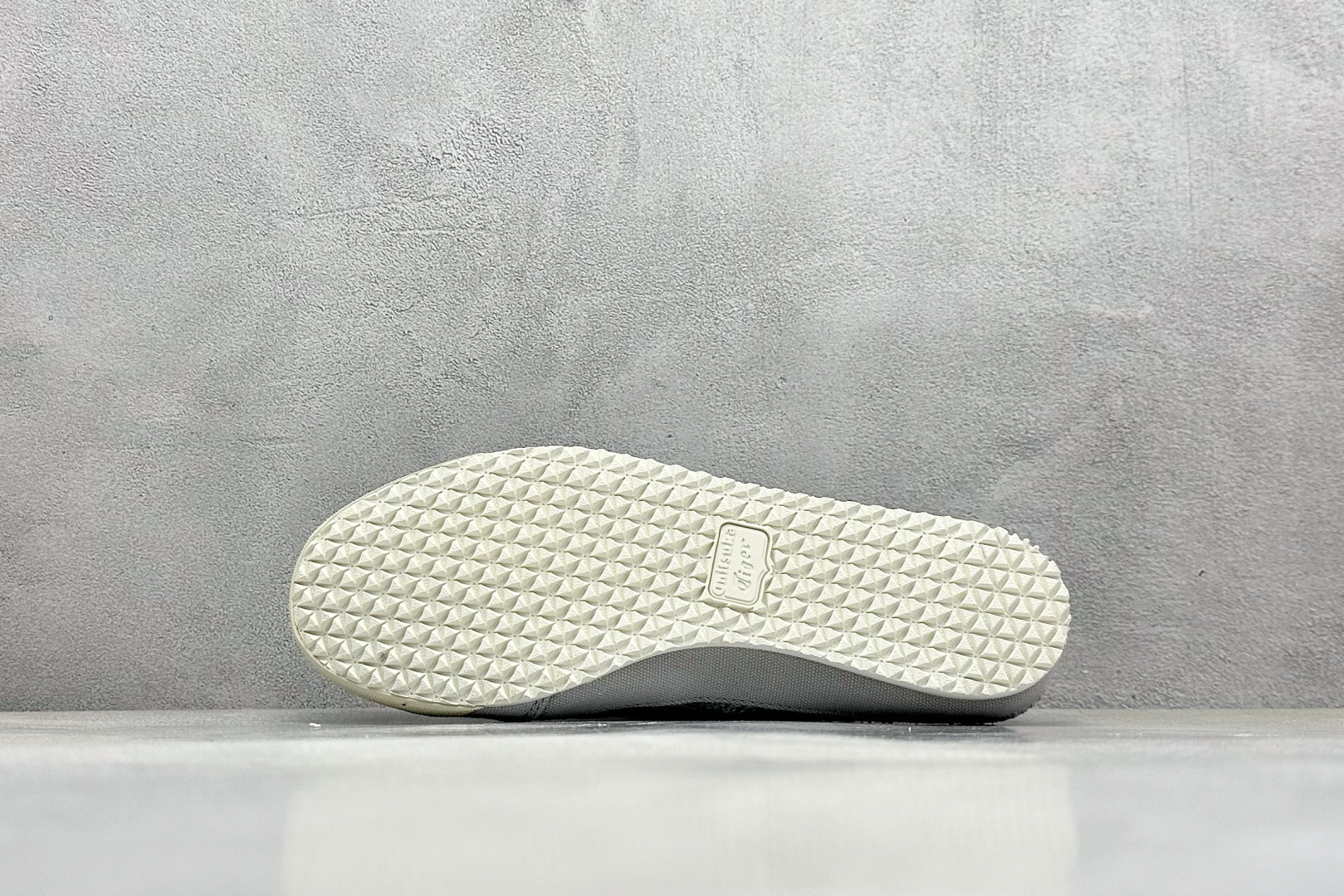  
Onitsuka Tiger  Mexico 66 Sabot
鬼冢虎半拖一脚蹬系列 
市面最为正确