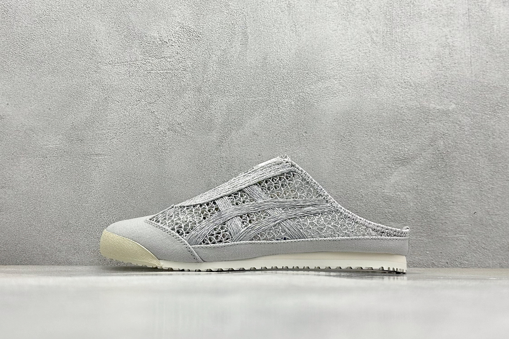  
Onitsuka Tiger  Mexico 66 Sabot
鬼冢虎半拖一脚蹬系列 
市面最为正确