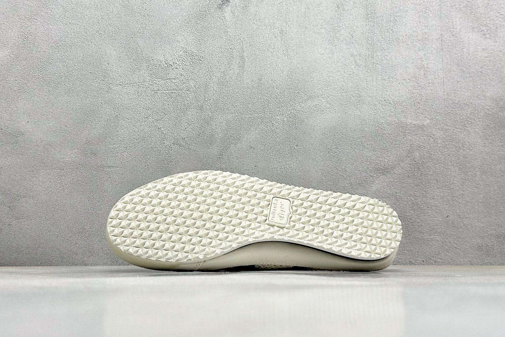  
Onitsuka Tiger  Mexico 66 Sabot
鬼冢虎半拖一脚蹬系列 
市面最为正确