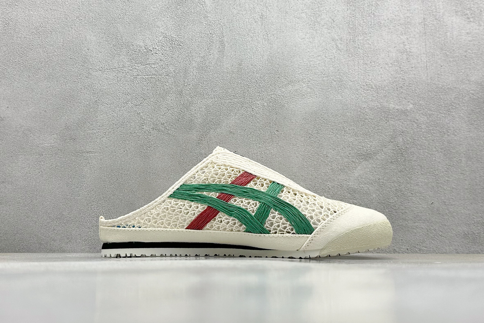  
Onitsuka Tiger  Mexico 66 Sabot
鬼冢虎半拖一脚蹬系列 
市面最为正确