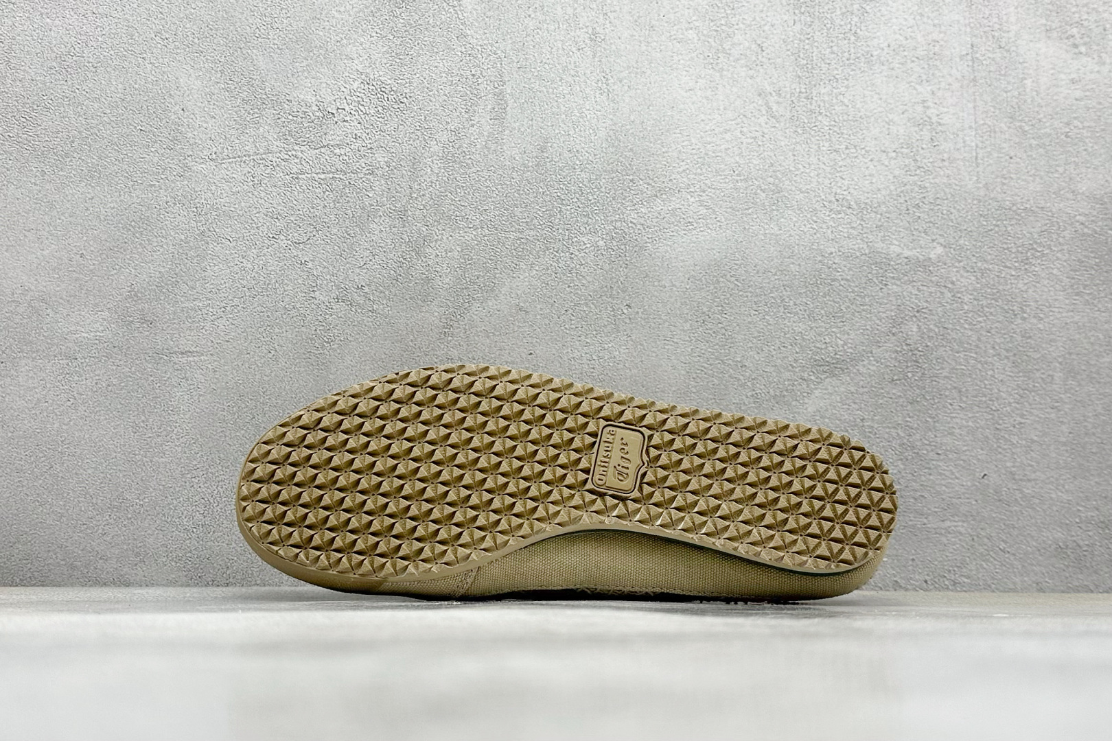  
Onitsuka Tiger  Mexico 66 Sabot
鬼冢虎半拖一脚蹬系列 
市面最为正确