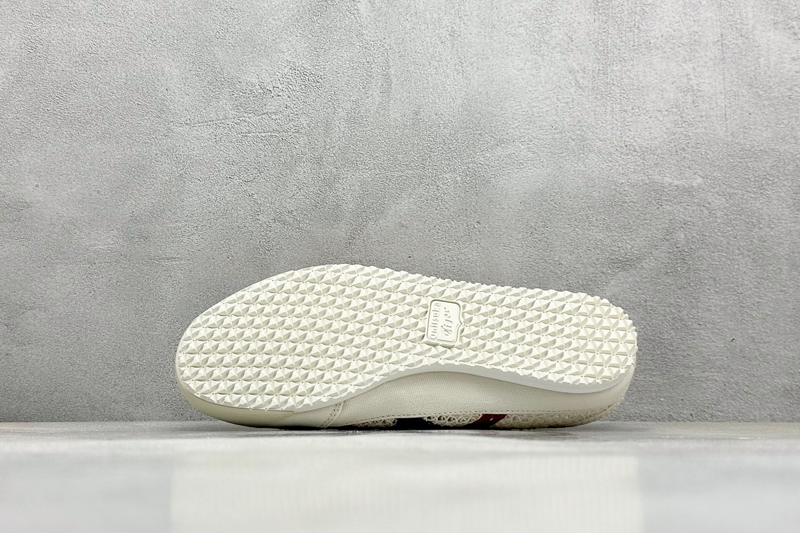  
Onitsuka Tiger  Mexico 66 Sabot
鬼冢虎半拖一脚蹬系列 
市面最为正确