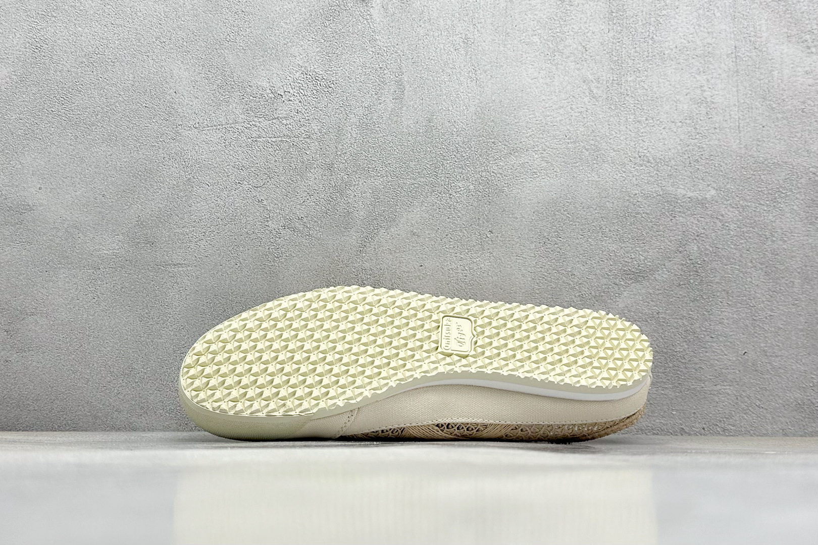  
Onitsuka Tiger  Mexico 66 Sabot
鬼冢虎半拖一脚蹬系列 
市面最为正确
