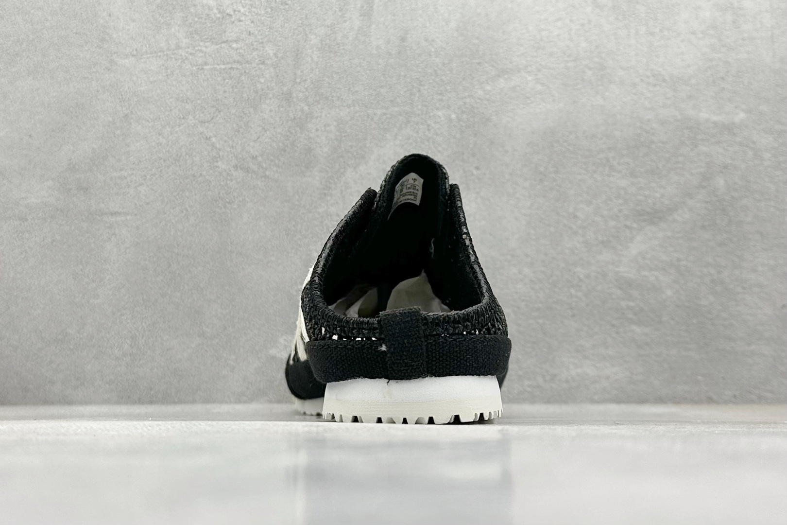  
Onitsuka Tiger  Mexico 66 Sabot
鬼冢虎半拖一脚蹬系列 
市面最为正确