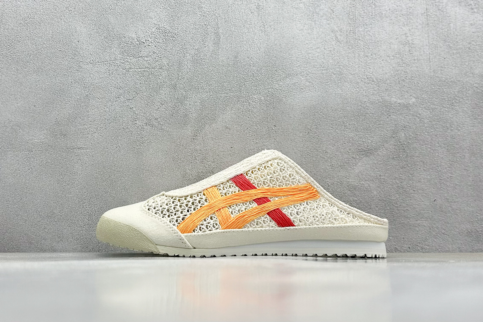  
Onitsuka Tiger  Mexico 66 Sabot
鬼冢虎半拖一脚蹬系列 
市面最为正确