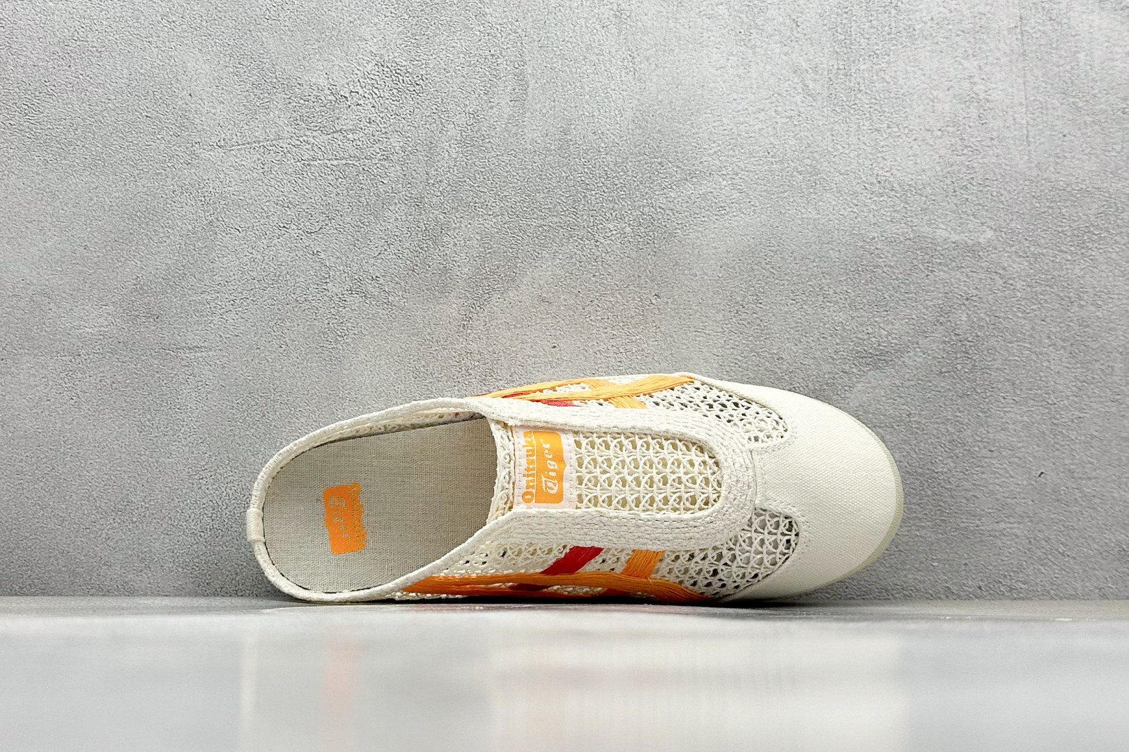  
Onitsuka Tiger  Mexico 66 Sabot
鬼冢虎半拖一脚蹬系列 
市面最为正确