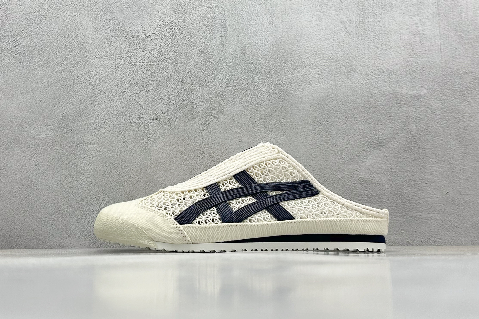  
Onitsuka Tiger  Mexico 66 Sabot
鬼冢虎半拖一脚蹬系列 
市面最为正确