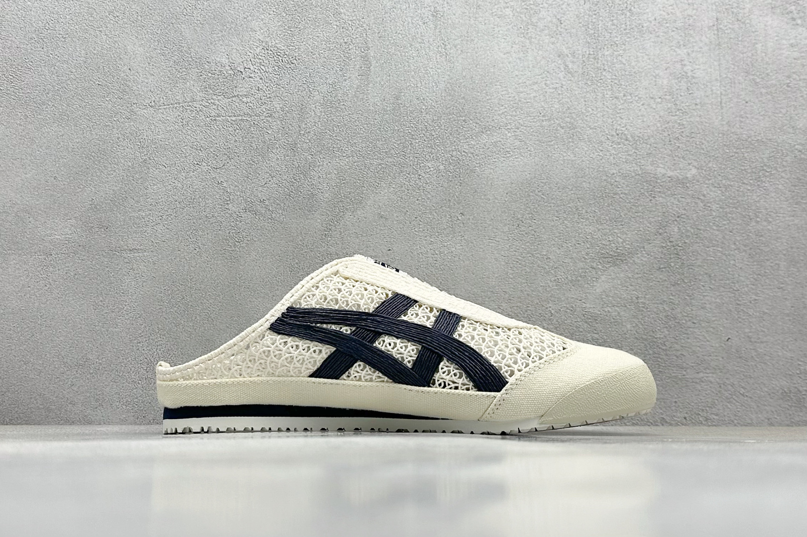  
Onitsuka Tiger  Mexico 66 Sabot
鬼冢虎半拖一脚蹬系列 
市面最为正确